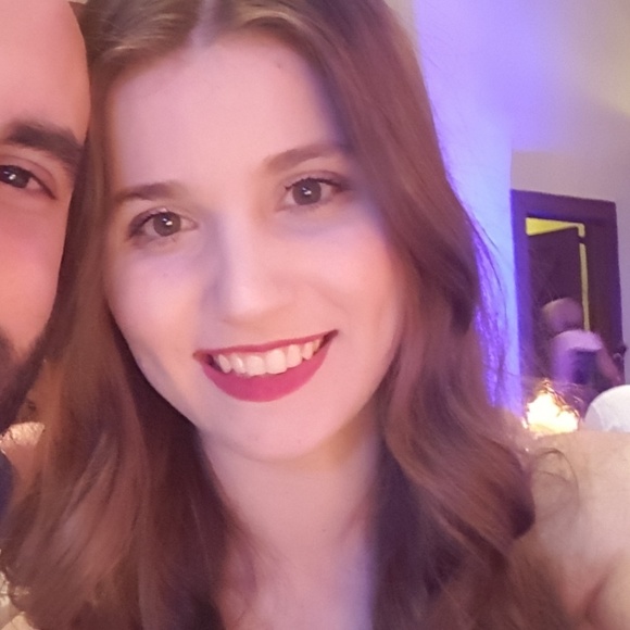 Meet your Posher, Amanda - Picture 2 of 2